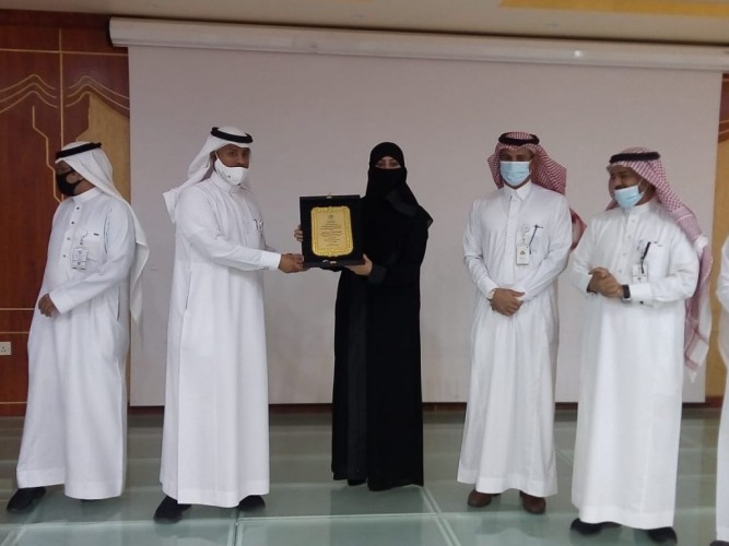 تكريم رائدة الأعمال التطوعية الإعلامية ” خديجة السيد ” بمناسبة يوم ” التطوع السعودي والعالمي “