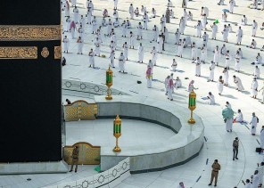 خطبتا الجمعة بالحرمين.. السديس يحذر: الخلاف والفجور في المخاصمة شر منهي عنه خطبتا الجمعة بالحرمين.. السديس يحذر: الخلاف والفجور في المخاصمة شر منهي عنه