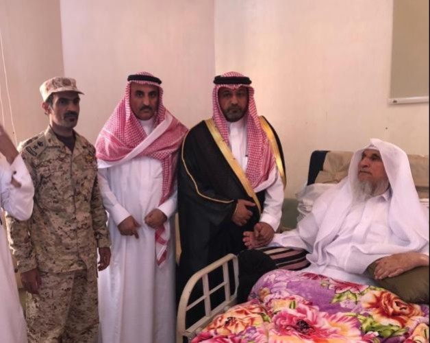 أمير الفوج السادس عشر يقدم واجب العزاء للشيخ بن براك