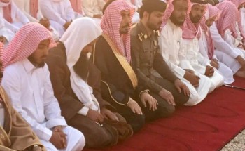 محافظ ضرية يؤدي صلاة الاستسقاء مع جموع المصلين محافظ ضرية يؤدي صلاة الاستسقاء مع جموع المصلين