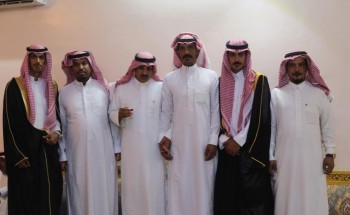 العريسان “الأعلامي ماجدالبويدي ” و “محمد” عطالله يحتفلان بزواجهما في قرية الدابية جنوب حائل