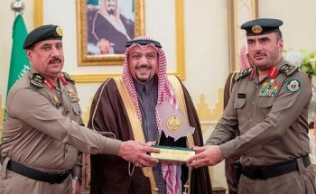 أمير القصيم يكرم 6 أفراد من منسوبي مرور المنطقة