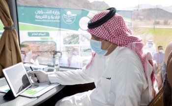 “حط التاريخ”.. أمير حائل يلزم مقاول مشروع المدينة الاستثمارية بتدوين موعد التسليم (فيديو) “حط التاريخ”.. أمير حائل يلزم مقاول مشروع المدينة الاستثمارية بتدوين موعد التسليم (فيديو)