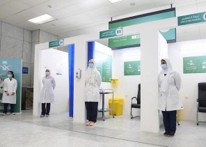 بالفيديو: الكشف عن مهام طاقم التمريض في مركز لقاح كورونا
