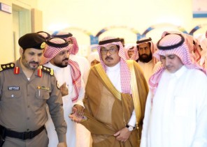*محافظ وادي الدواسر يدشن برنامج ( كن إيجابياً )* *محافظ وادي الدواسر يدشن برنامج ( كن إيجابياً )*