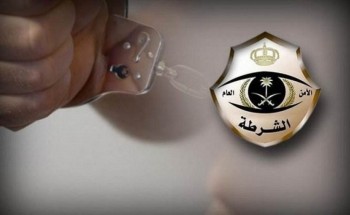 القبض على مقيمين يسيئان لـ”الزي الوطني” و أحدهما يبصق على الشماغ!