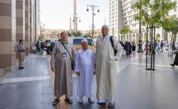 ضيوف برنامج خادم الحرمين الشريفين يؤدون صلاة الجمعة بالمسجد النبوي الشريف ضيوف برنامج خادم الحرمين الشريفين يؤدون صلاة الجمعة بالمسجد النبوي الشريف