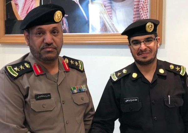 مدير شرطة رابغ يقلد قائد دوريات أمن محافظة رابغ رتبته الجديدة