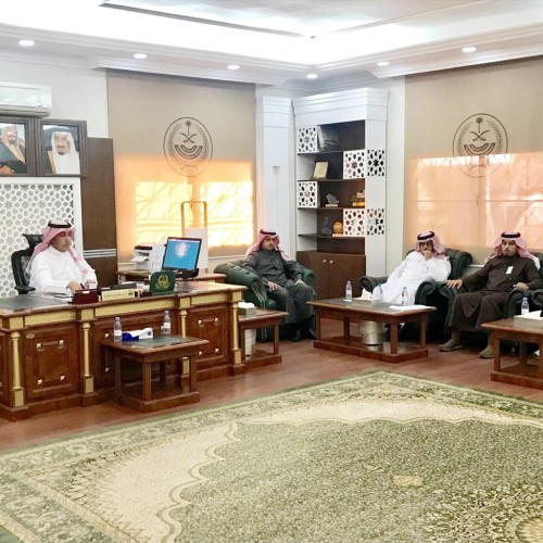 محافظ العلا،يجتمع بالهيئة الملكية،والقطاعات الحكومية