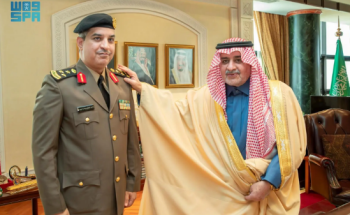 أمير تبوك يقلّد مدير مكافحة المخدرات بالمنطقة رتبته الجديدة ويشيد بجهود الجهاز