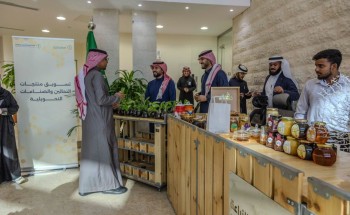 مبادرة من بيئة حائل لتسويق منتجات النحالين والصناعات التحويلية بالتعاون مع هيئة التطوير بالمنطقة . مبادرة من بيئة حائل لتسويق منتجات النحالين والصناعات التحويلية بالتعاون مع هيئة التطوير بالمنطقة .