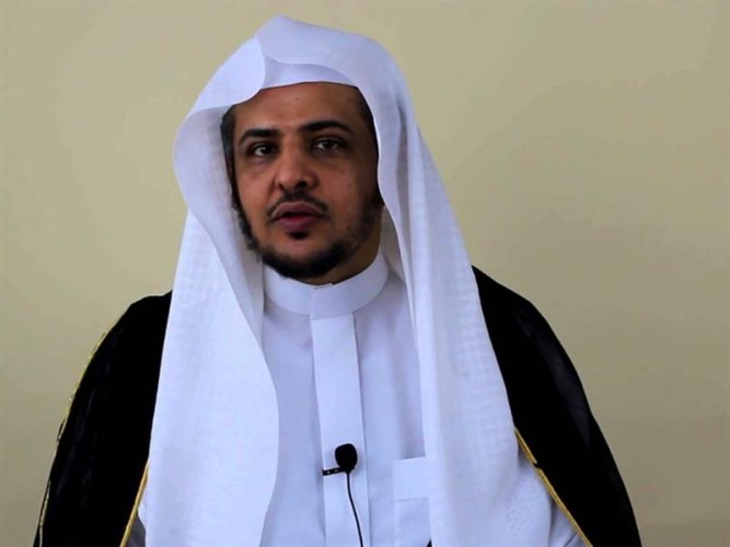 المصلح يجيب على سؤال حول من يقرأ القرآن في المسجد بصوت مرتفع.. ويشوش على من ينتظرون الصلاة .. ماذا قال؟