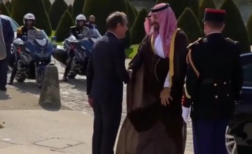 ولي العهد يصل ساحة الإنفاليد في باريس وسط استقبال رسمي حافل ولي العهد يصل ساحة الإنفاليد في باريس وسط استقبال رسمي حافل