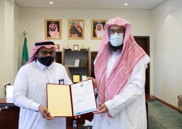 مدير عام فرع الرئاسة العامة بالرياض يكرّم مدير الموارد البشرية ومساعد مدير التقنية بالفرع