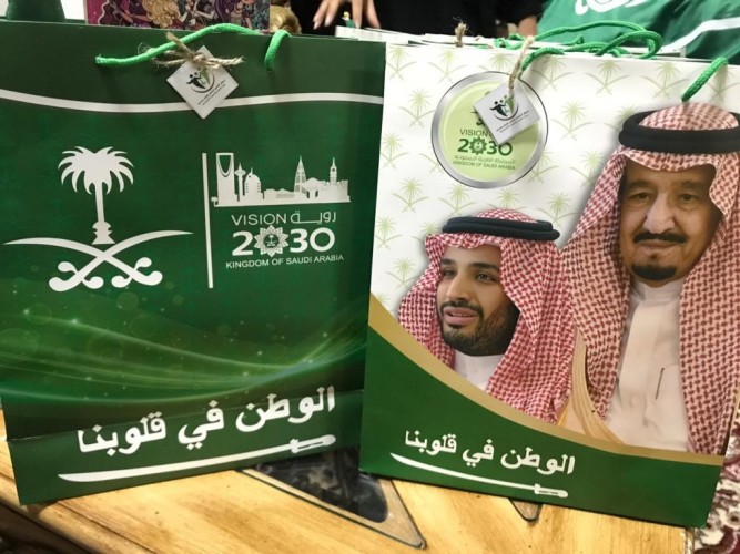 مستفيدات تأهيل إناث الدمام يدخلون الفرحة لقلوب أطفال مرضى السرطان