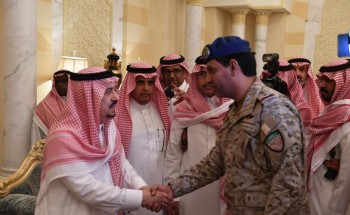 أبناء الأمير بندر بن عبدالعزيز يستقبلون المعزين في وفاة والدهم – رحمه الله – أبناء الأمير بندر بن عبدالعزيز يستقبلون المعزين في وفاة والدهم – رحمه الله –