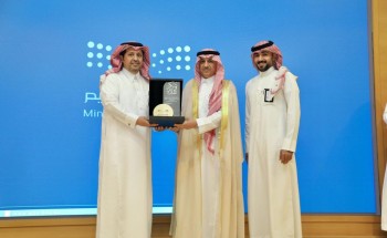 ‏وزير التعليم يكرم المدير العام لإدارة تعليم الجوف