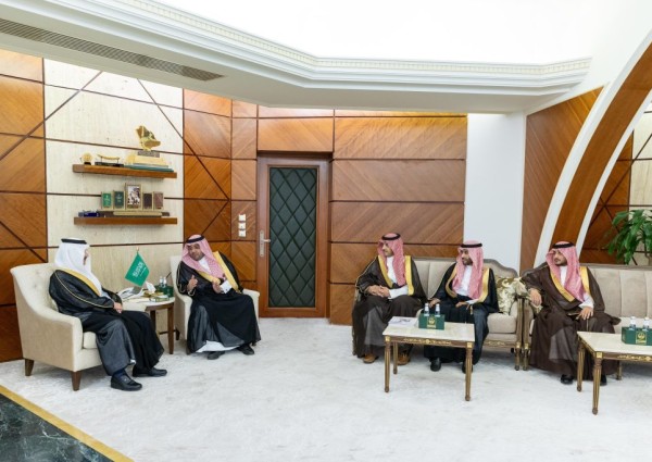 أمير الشرقية يستقبل المدير الإقليمي لبنك التنمية الاجتماعية في المنطقة