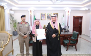 محافظ دومة الجندل يكرم متطوعي الدفاع المدني محافظ دومة الجندل يكرم متطوعي الدفاع المدني