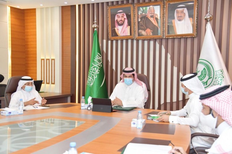 وكيل إمارة جازان يعقد اجتماعاً عبر -الاتصال المرئي- مع وكيل وزارة الموارد البشرية لفروع المناطق ..