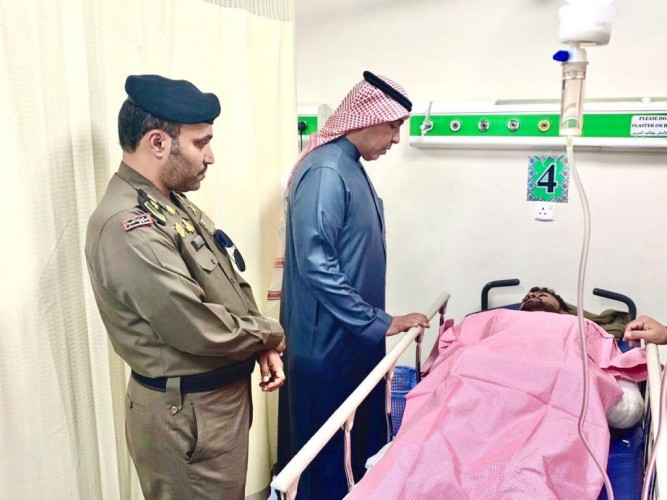 محافظ العلا يزور المصاب الإماراتي “عمر الساعدي” بالمجمع الصحي