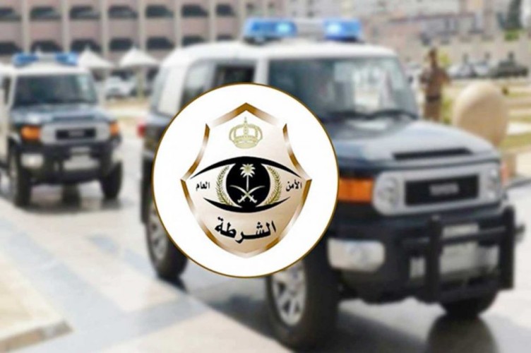 القبض على مواطن ومقيم لاستعراضهم مبالغ مالية وحيازة مواد مخدرة