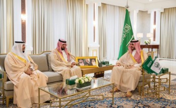 أمير الجوف يكرّم فريق العمل بإدارة الموارد البشريّة بالإمارة نظير تحقيق الإمارة الترتيب الأوّل على مستوى إمارات المناطق في قياس مؤشّر جودة البيانات الوظيفية للعام ٢٠٢٣