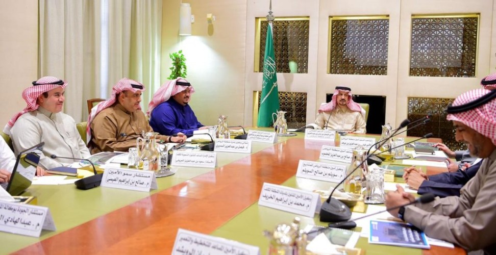 سمو أمير الرياض وبحضور سمو نائبه يجتمع بقيادات أمانة المنطقة