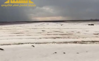 عدسة صحيفة “الشمال” الإخبارية توثق مشهد مهيب لسحابة هائلة محملة بزخات البرد في سماء قرية الحويط جنوب حائل