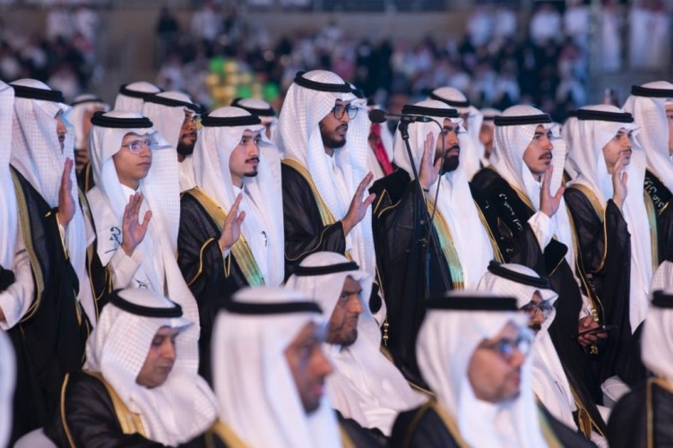 «برعاية أمير منطقة مكة المكرمة».. حفل تخريج الدفعة الثالثة والسبعين من طلاب جامعة أم القرى بحضور 17,151 خريجًا وخريجة