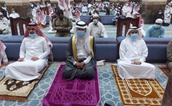 وكيل محافظة العيدابي النعمي يؤدي صلاة العيد بجامع أبو بكر الصديق وكيل محافظة العيدابي النعمي يؤدي صلاة العيد بجامع أبو بكر الصديق