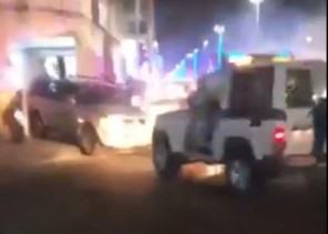 الجهات الأمنية توقف قائد مركبة قاوم رجال الأمن وصدم سيارة في طبرجل الجهات الأمنية توقف قائد مركبة قاوم رجال الأمن وصدم سيارة في طبرجل