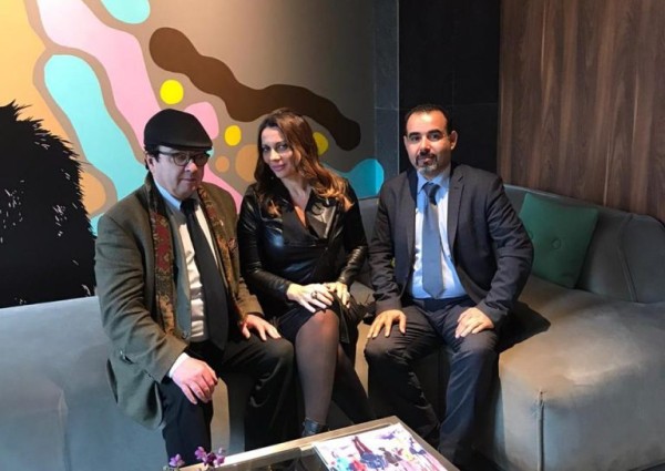 “دبي تتحوّل تحولًا جذريًا من صحراء إلى مدينة” “دبي تتحوّل تحولًا جذريًا من صحراء إلى مدينة”