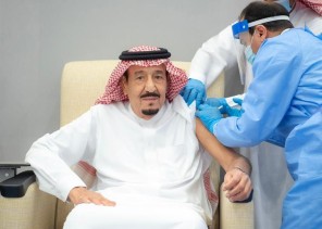 شاهد بالفيديو والصور: أبرز الملوك والأمراء الرؤساء الذين تلقوا لقاح كورونا حول العالم
