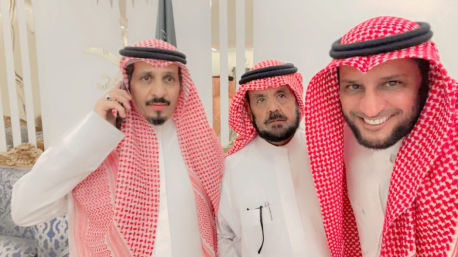 رجل الأعمال “مبارك بن نويفع الخياري” من دولة الكويت الشقيقة والشاعر” ذويب الخياري” في ضيافة الإعلامي”عبد الرحمن بن مرشد”