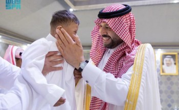 أمير الحدود الشمالية يزور مركز التأهيل الشامل ويهنئ نزلاءه بعيد الفطر أمير الحدود الشمالية يزور مركز التأهيل الشامل ويهنئ نزلاءه بعيد الفطر