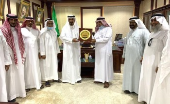 “محافظ بـيـش”: يستقبل رئيس وأعضاء جمعية المتقاعدين بالمنطقة .. “محافظ بـيـش”: يستقبل رئيس وأعضاء جمعية المتقاعدين بالمنطقة ..