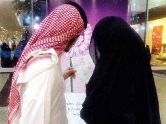 بالفيديو.. وسيط زواج يوضح طريقة لــ”تجنب الابتزاز الموجود عند الخطّابات الوهميات .. وخطابة: هكذا تقام النظرة الشرعية