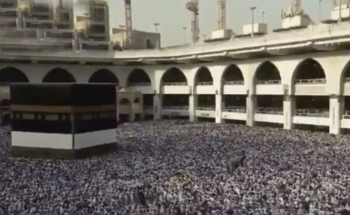 فيديو.. صحن المطاف يمتلئ بضيوف الرحمن في مشهد مهيب