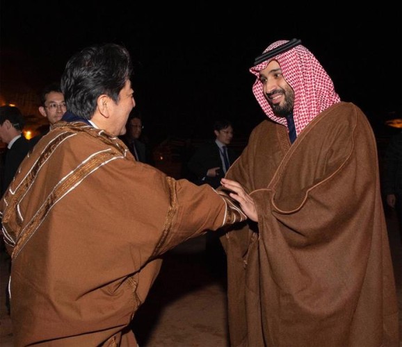 شاهد: تقرير يكشف الحوار الذي دار بين ولي العهد ورئيس وزراء اليابان