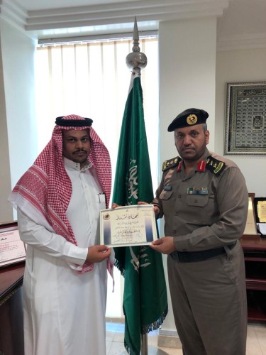 مدير شرطة منطقة مكة المكرمة يكرم عددا من رجال شرطة محافظة رابغ