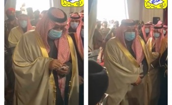 بالفيديو: سمو أمير حائل يلبي طلبات أحد المواطنين أثناء زيارته في الحائط .. وهكذا كان ردة فعله!