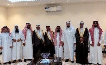 الدكتور “بقيش الشعباني” يستضيف شيخ قبيلة بني رشيد الشيخ “سالم بن سرور بن سمره ” وعدد من الوجهاء والشعراء في ديوانه العامر بـ”الخرج” الدكتور “بقيش الشعباني” يستضيف شيخ قبيلة بني رشيد الشيخ “سالم بن سرور بن سمره ” وعدد من الوجهاء والشعراء في ديوانه العامر بـ”الخرج”