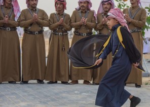 رقصة الدحية من الحماسة إلى الأفراح في “سفاري بقيق” الرابع