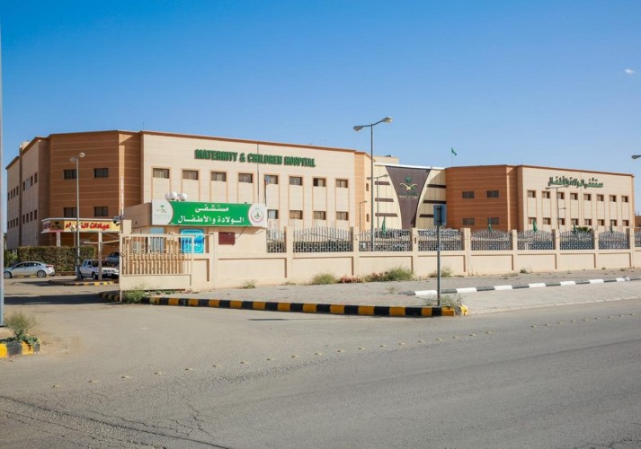 تدخل جراحي ينقذ رضيع من انسداد معوي بحفرالباطن.