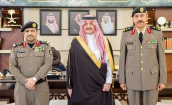 أمير الشرقية يقلد مساعد مدير شرطة المنطقة الشرقية للأمن الوقائي رتبته الجديدة أمير الشرقية يقلد مساعد مدير شرطة المنطقة الشرقية للأمن الوقائي رتبته الجديدة