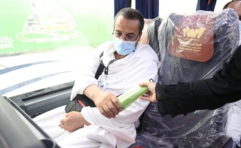 “الشؤون الإسلامية” تواصل تنفيذ مبادرة “ظل ووقاية2” بتوزيع أكثر من 30 ألف مظلة شمسية على ضيوف الرحمن