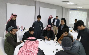 ثلاثون شاب وشابه يشاركون في دورة صيانة الجوالات بغرفة حفرالباطن