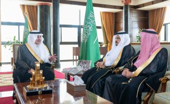 أمير تبوك يستقبل المشرف على جامعة فهد بن سلطان وأمين المنطقة مهنئين بعيد الفطر