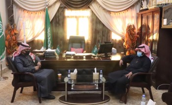 مدير الهلال الأحمر بالجوف يزور مركز خوعاء التابع لإمارة المنطقة